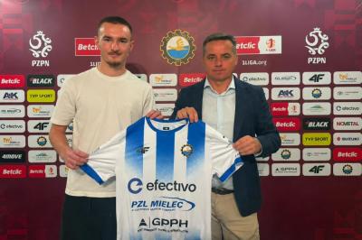 Patryk Prajsnar wypożyczony do FKS Stali Mielec. Wychowanek Benimianka Krosno wraca na Podkarpacie (fot. FKS Stal Mielec)