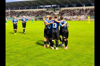 Premierowa wygrana JKS-u Jarosław była jednym z najgłośniejszych wydarzeń ostatniej kolejki na trzecioligowych boiskach. Fot. Dominik Budzowski/JKS Jarosław. 