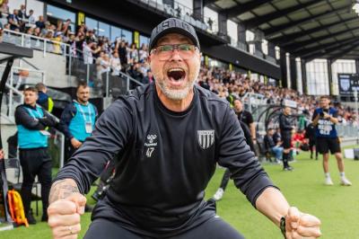 Na zdjęciu Rafał Smalec, trener Sandecji Nowy Sącz (fot. Adrian Maraś / sandecja.pl)