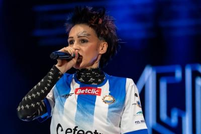 Agnieszka Chylińska wystąpiła w koszulce Stali Mielec! Klub kolejny raz zaskoczył kibiców
