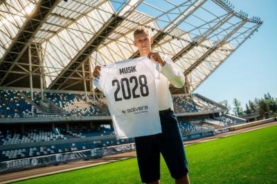 Michał Musik zostaje w Stali Rzeszów przynajmniej do 2028 roku (fot. stalrzeszow.pl)
