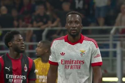 Skrót meczu AC Milan - Benfica Lizbona 0-2 (fot. YouTube / Polsat Sport)