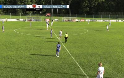 Skrót meczu Sokół Sieniawa - Stal II Rzeszów 3-1 (fot. Facebook / 100077508183210)