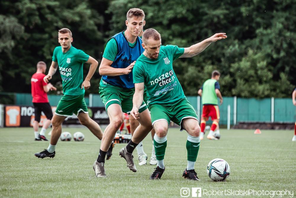 Wisłoka Dębica zremisowała z Unią Tarnów 2-2 w ostatnim meczu sparingowym przed startem rozgrywek w sezonie 2021/2022 (fot. Robert Skalski / archiwum)