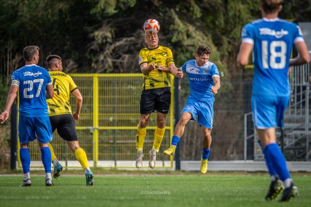 Wieczysta Kraków (żółto-czarne stroje) podejmuje u siebie Siarkę Tarnobrzeg. Zapraszamy do śledzenia tekstowej relacji na żywo z tego meczu (fot. kswieczysta.com)