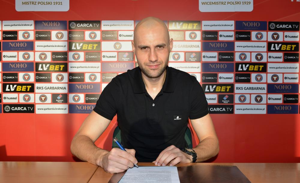 Michał Fidziukiewicz podpisał umowę z Garbarnią Kraków (fot. Garbarnia Kraków)