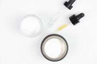 Łojotok i ŁZS - co oznaczają te pojęcia? Kosmetolog wyjaśnia