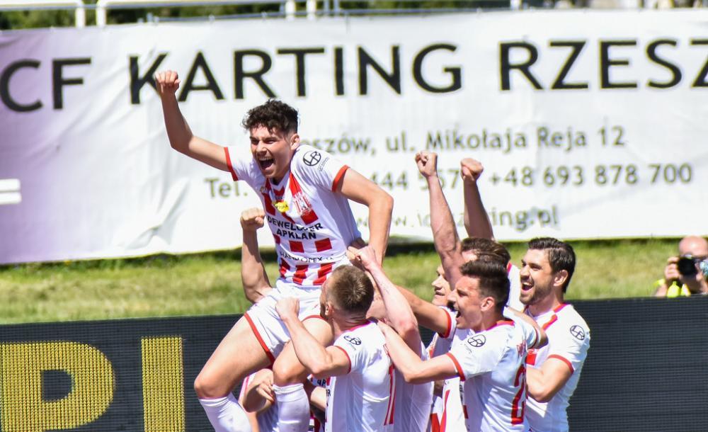 Maksymilian Hebel (pierwszy z lewej) po sezonie zmieni Apklan Resovię na Wieczystą Kraków (fot. Maciej Decowski-Niemiec)