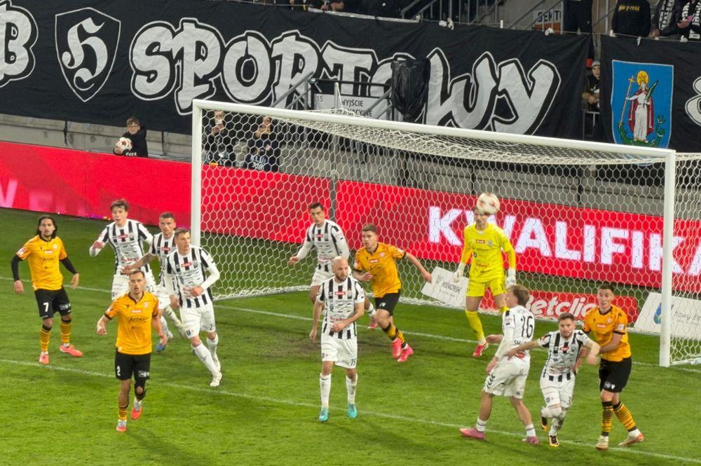 Sandecja Nowy Sącz zremisowała z Resovią (fot. cwks-resovia.pl)