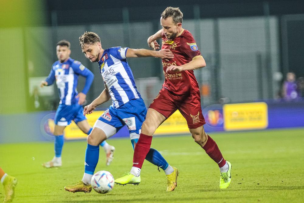 Resovia w czerwonych strojach.