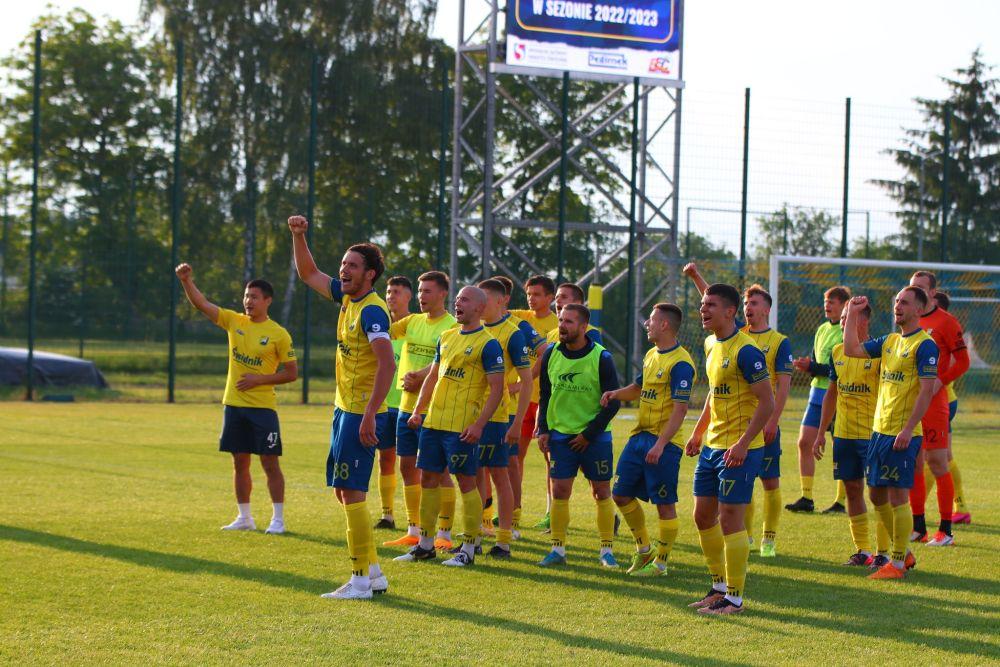Ośmiu piłkarzy przedłużyło umowy z Avią Świdnik! (fot. Avia Świdnik)