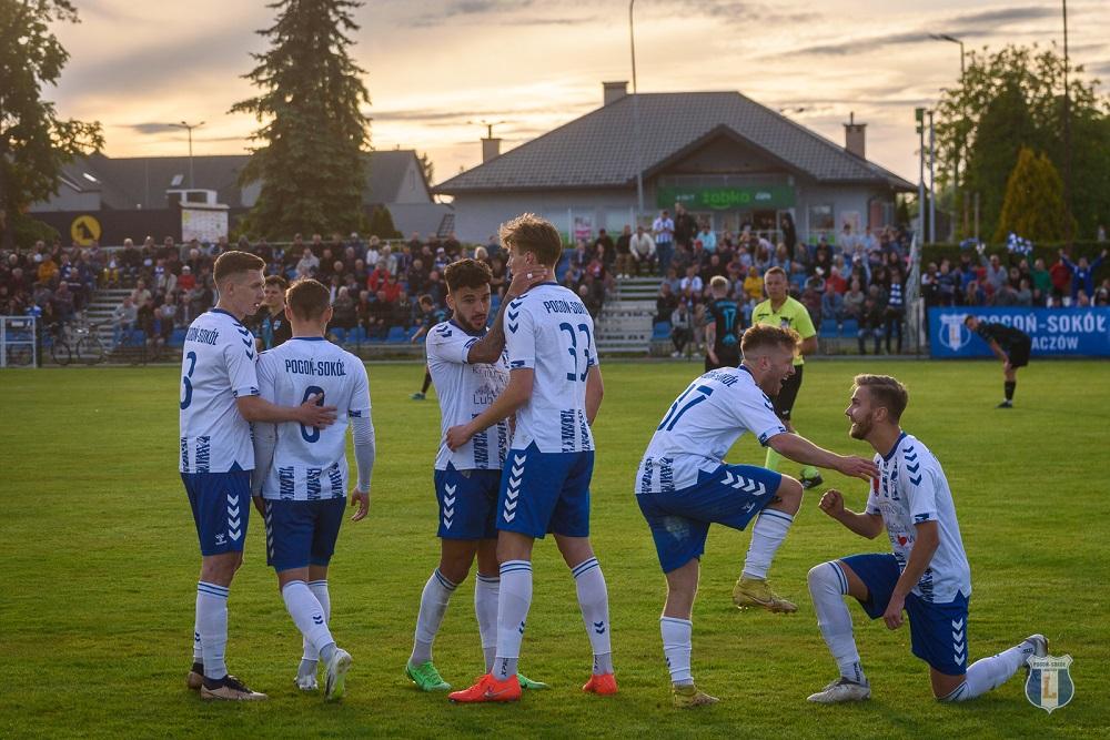 Piłkarze z Lubaczowa nie mieli problemów z ograniem Korony Rzeszów (fot. Pogoń-Sokół Lubaczow/facebook)