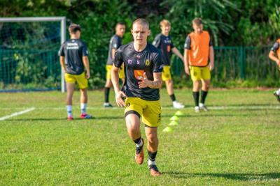 Kacper Karcz piłkarzem Cosmosu Nowotaniec (fot. Dawid Sączawa/ Sokół Kamień)