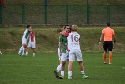 Trzech piłkarzy Cosmosu Nowotaniec na testach w Puszczy Niepołomice (fot. archiwum/ JKS Jarosław)