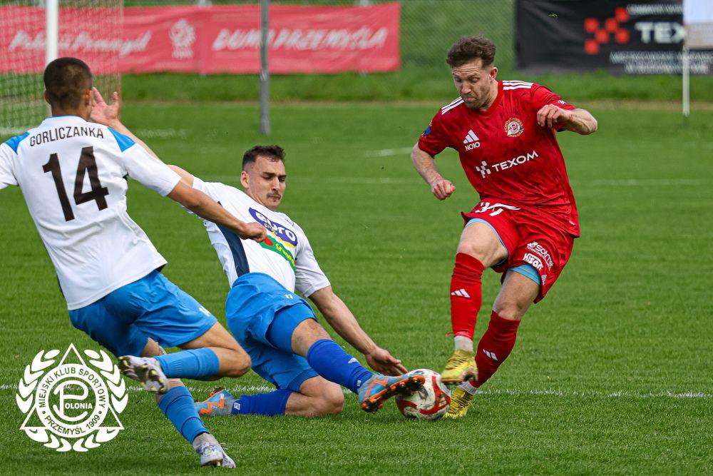 Grzegorz Gawle (w barwach Polonii Przemyśl) żegna się z beniaminkiem (fot. Polonia Przemyśl)