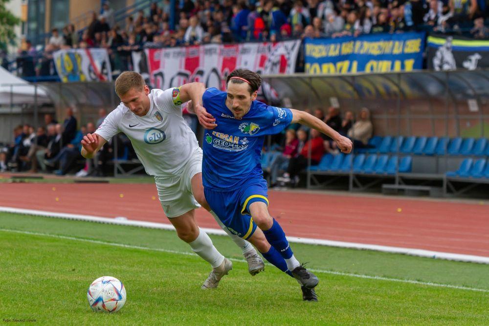 Szymon Słysz (w barwach Ekoball Stali Sanok) przenosi się do Cosmosu Nowotaniec (fot. Tomasz Sowa)