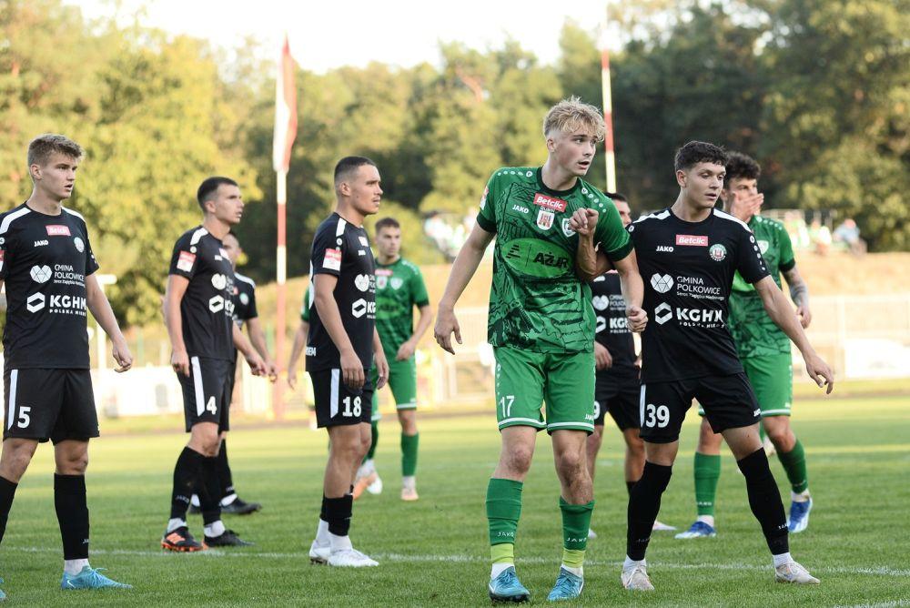 Bartosz Rutkowski (drugi od prawej) na testach w Stali Mielec (fot. Carina Gubin)