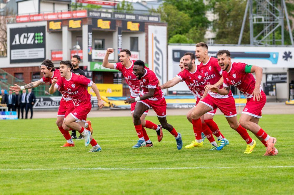 Cosmos Nowotaniec rozstrzelał Czarnych Jasło (fot. Podkarpacki ZPN)