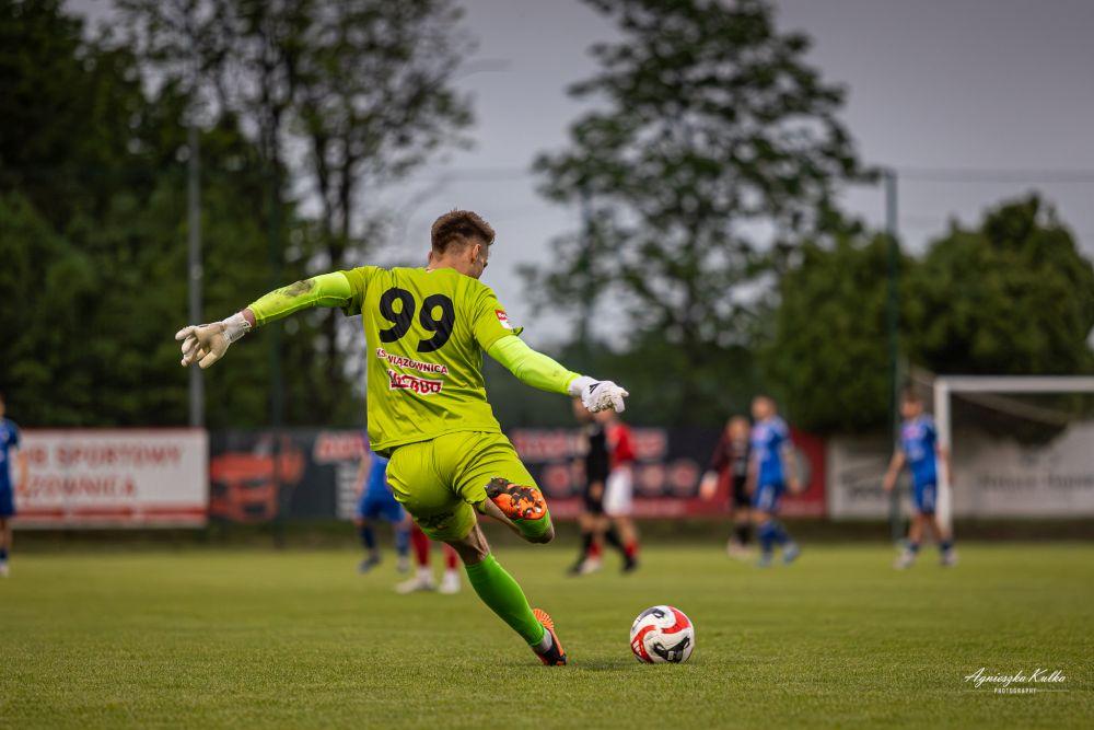 KS Wiązownica zremisował z Izolatorem Boguchwała, grając przez większość meczu w podwójnym osłabieniu (fot. Agnieszka Kulka)