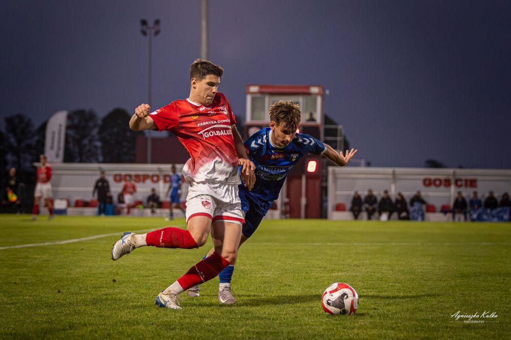 Szymon Jopek (z lewej) z KS Wiązownica przenosi się do Hutnika Kraków (fot. Agnieszka Kulka)