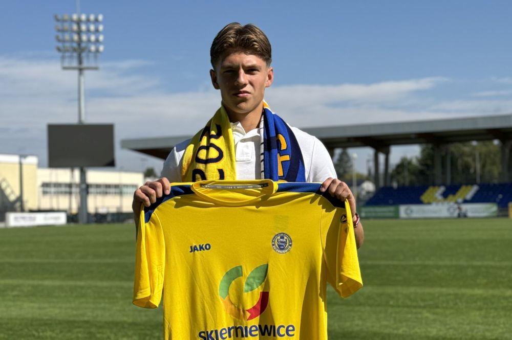 Jakub Jaroch nowym piłkarzem Unii Skierniewice (fot. Unia Skierniewice)