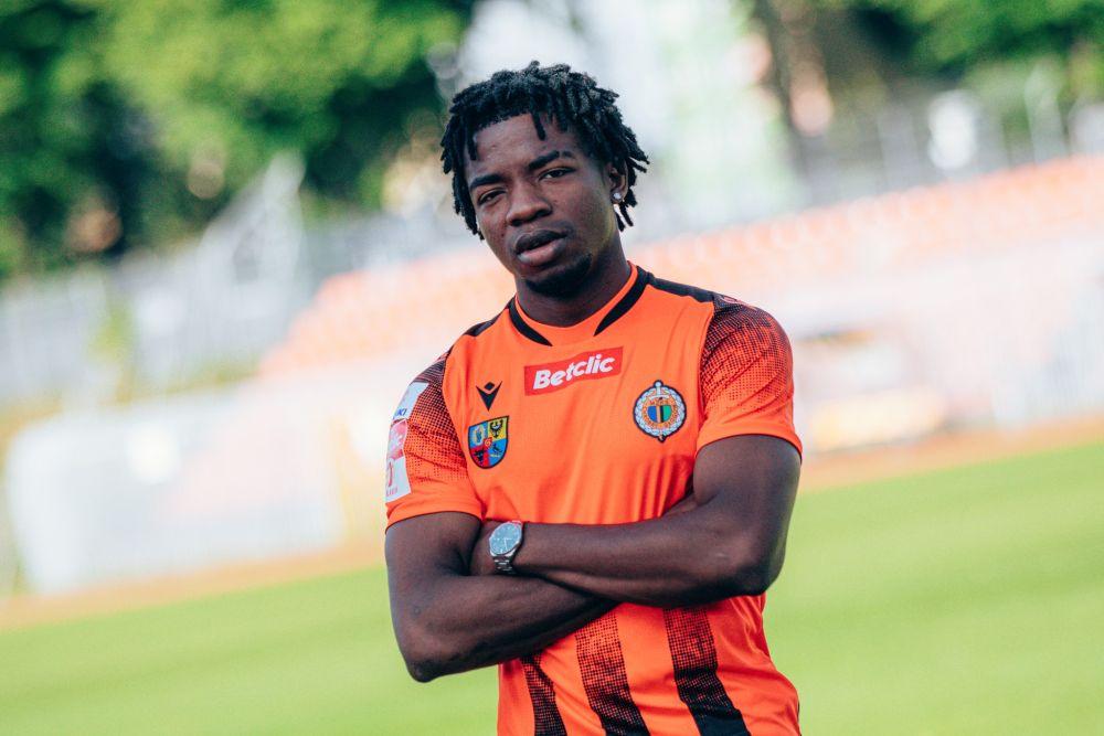 Kelechukwu Ibe-Torti nowym piłkarzem Chrobrego Głogów (fot. Chrobry Głogów)