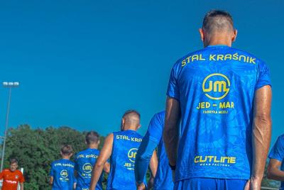 Ofensywa transferowa w Stali Kraśnik. Kolejni nowi piłkarze w kadrze (fot. Stal Kraśnik)