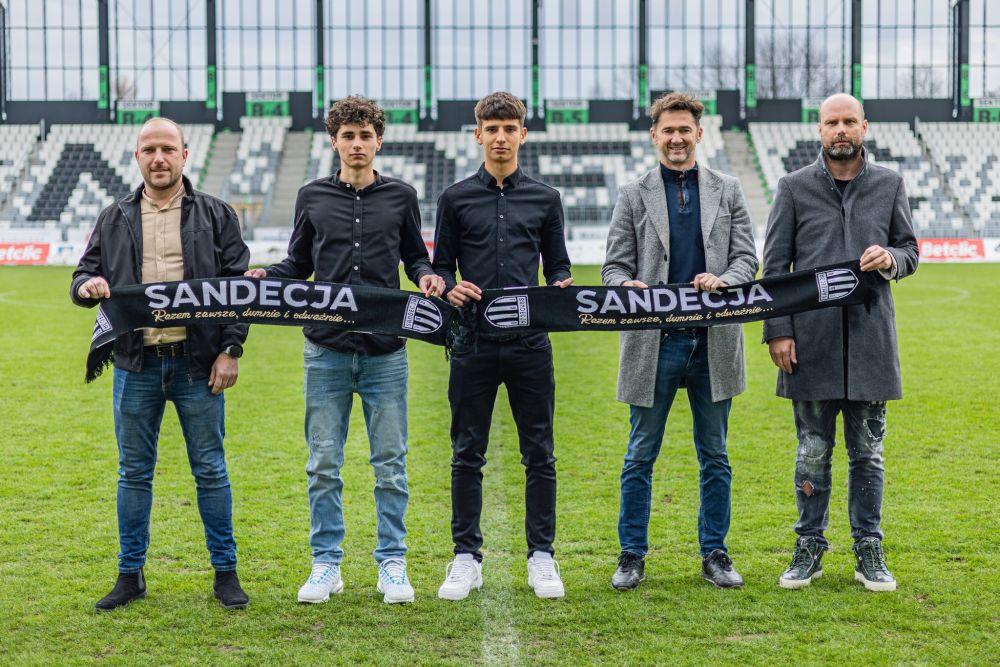 Dwóch piłkarzy z akademii podpisało profesjonalne kontrakty z Sandecją (fot. A. Maraś/ Sandecja Nowy Sącz)