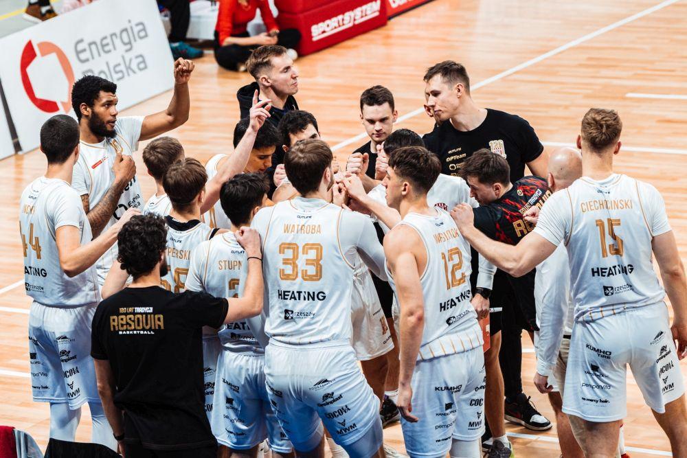 OPTeam Energia Polska Resovia w efektownym stylu pokonała Żubry Białystok (fot. Resovia Rzeszów Koszykówka)