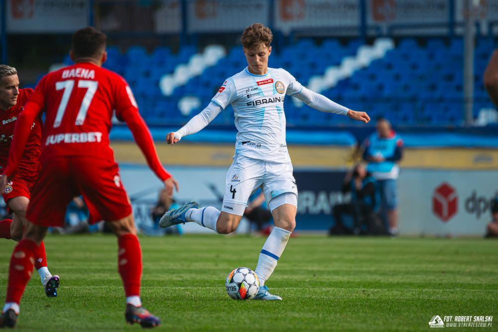 Michał Synoś na celowniku Rakowa Częstochowa (fot. Robert Skalski/ Stal Rzeszów)