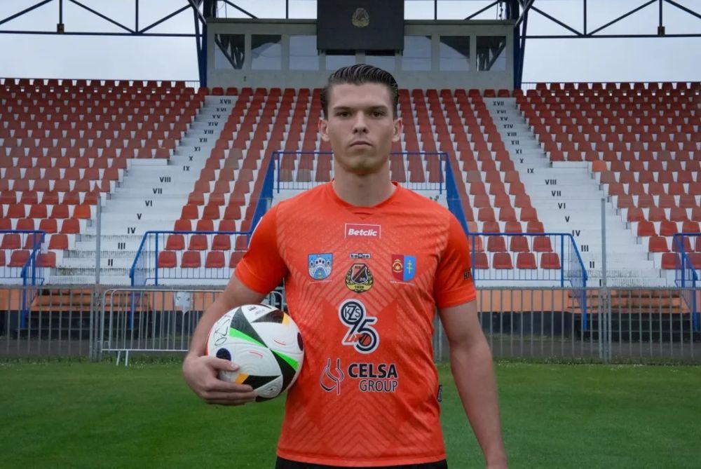 Jakub Czajkowski nowym piłkarzem KSZO Ostrowiec Świętokrzyski (fot. KSZO Ostrowiec Świętokrzyski)