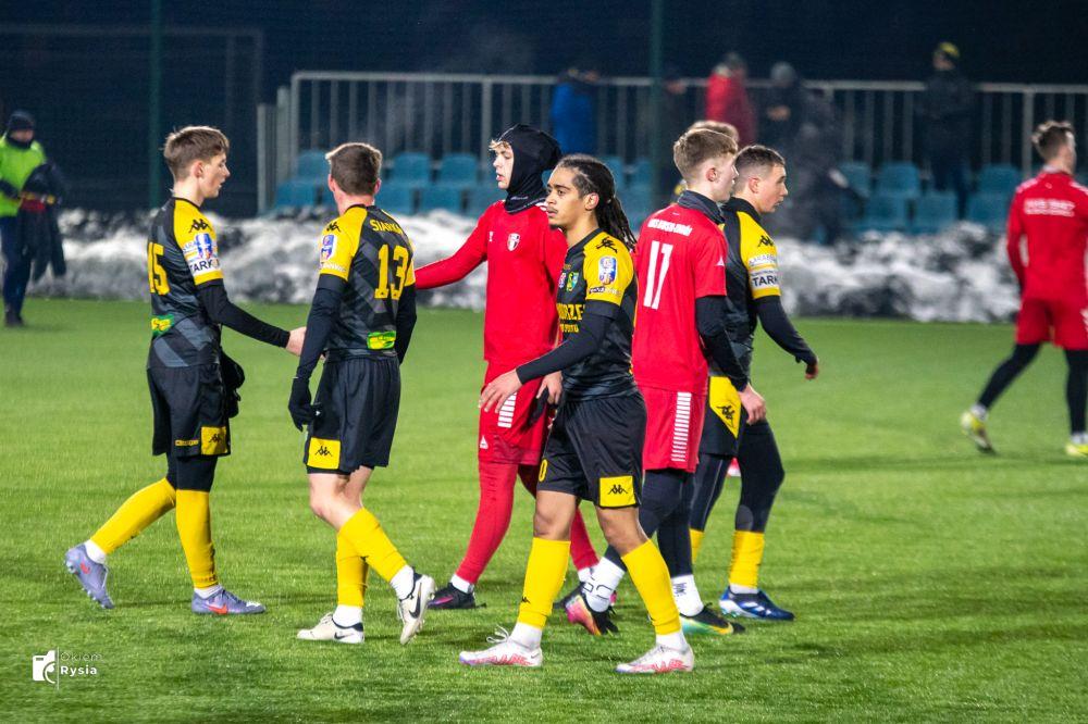 Kto jeszcze wzmocni Siarkę Tarnobrzeg? Dwóch zawodników blisko klubu (fot. Okiem Rysia/ AKS Busko-Zdrój)