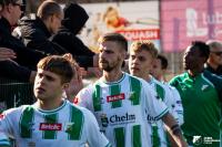 Bartłmiej Korbecki (na środku) w tym sezonie może nie pojawić się już na boisku (fot. Chełmianka)