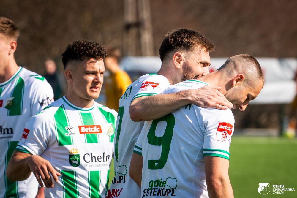 Chełmianka Chełm rozstrzelała Świdniczankę. Hat-trick Krystiana Okoniewskiego (fot. Chełmianka)