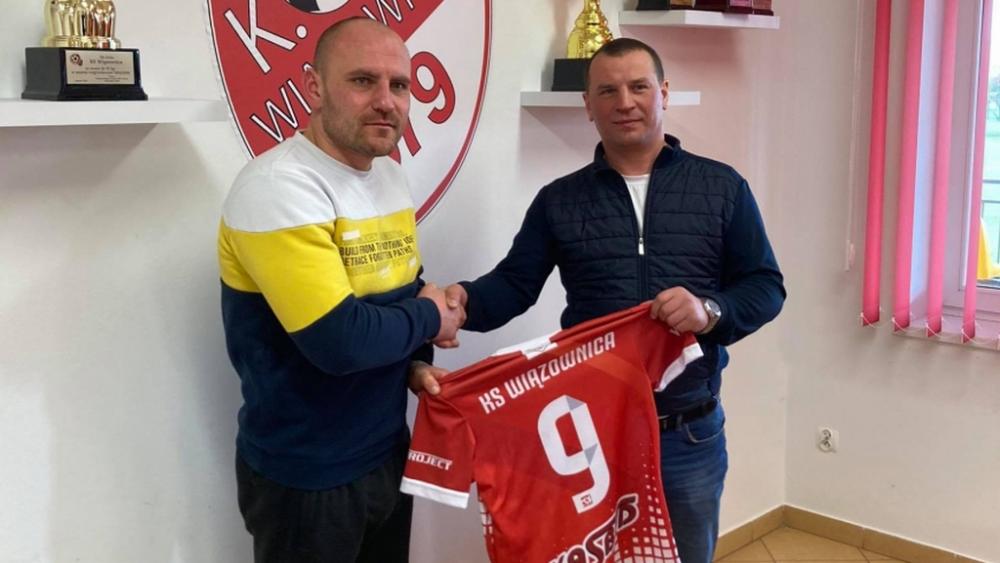 Wojciech Trochim podpisał umowę z KS-em Wiązownica (fot. KS Wiązownica)