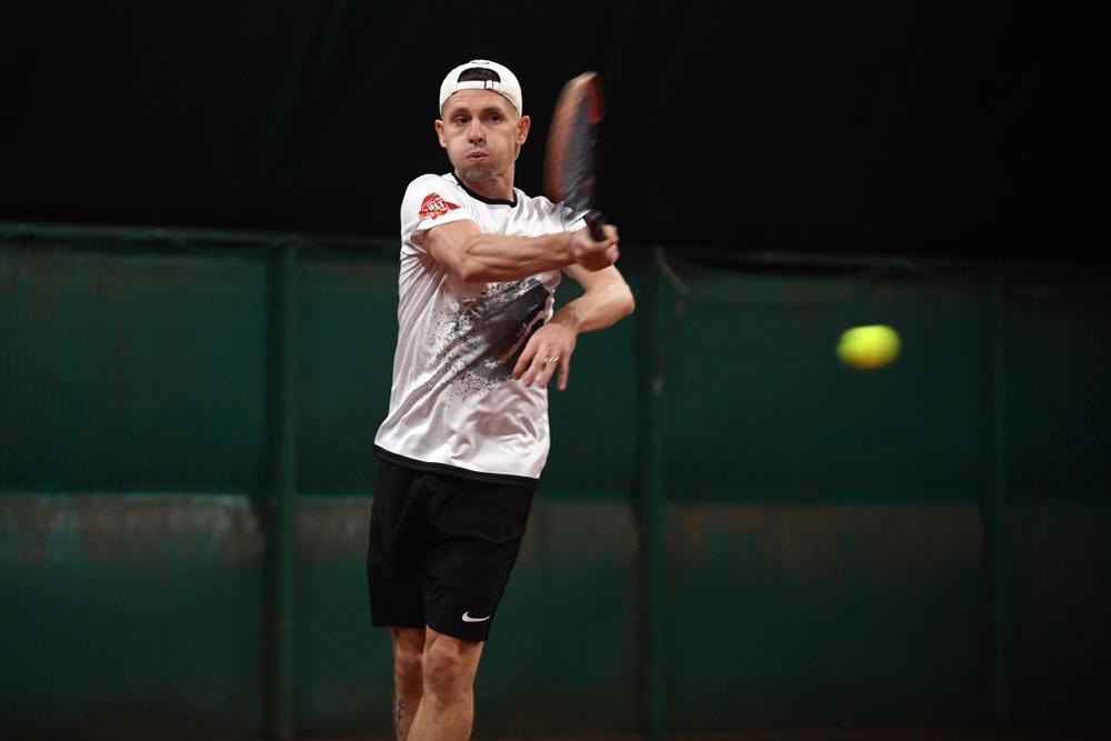 Na zdjęciu Artur Wichniarek, były piłkarz, który zagrał w meczu charytatywnym Polskiej Ligi Tenisa (fot. Maciej Gillert)