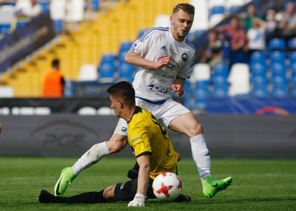 Jedną z bramek dla Stali Mielec w starciu z GKS-em Tychy strzelił Szymon Sobczak (fot. archiwum)