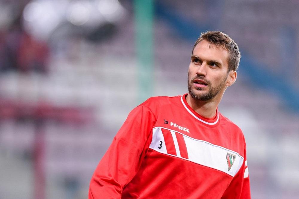 Adam Kokoszka zamienił boisko trawiaste na halę (fot. łączynaspiłka)