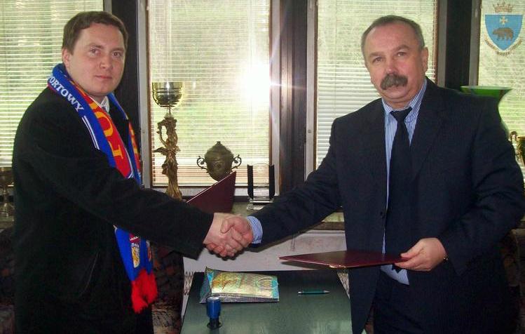 Adam Lisowiec (na zdjęciu z prawej) został honorowym prezesem Polonii Przemyśl.