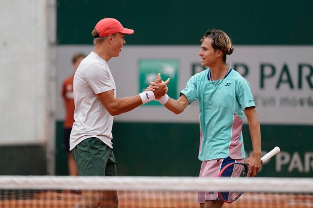 Alan Ważny (na zdjęciu z prawej) triumfował w juniorskim Wimbledonie! (fot. instagram.com/alanwazny_)