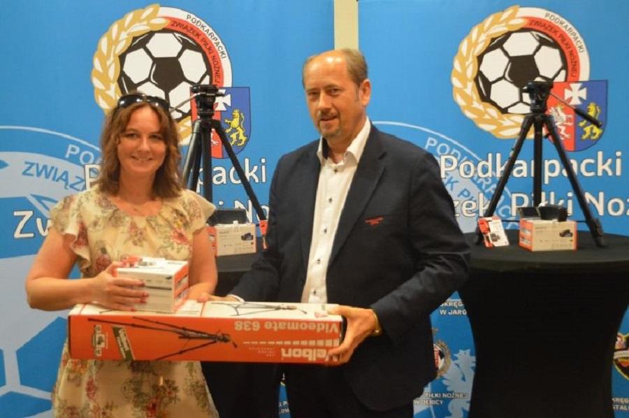 Prezes Głogovii Głogów Małopolski, Aneta Ginter z Mieczysławem Golbą. (fot. Podkarpacki ZPN)