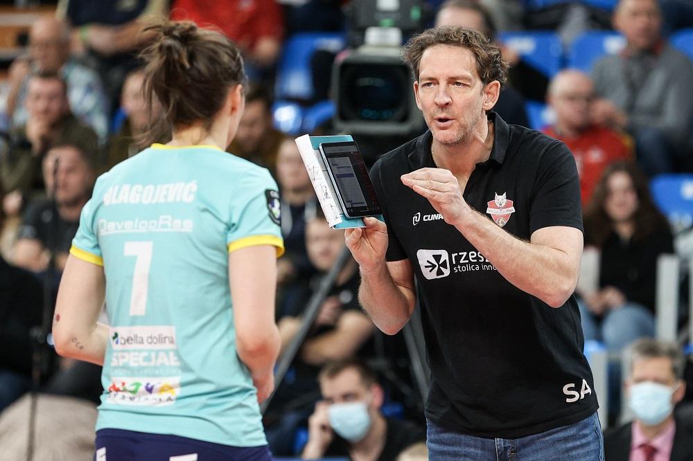 Stephan Antiga przed kolejne dwa sezony będzie pracował w Developresie Bella Dolina Rzeszów! (fot. Developres Rzeszów)