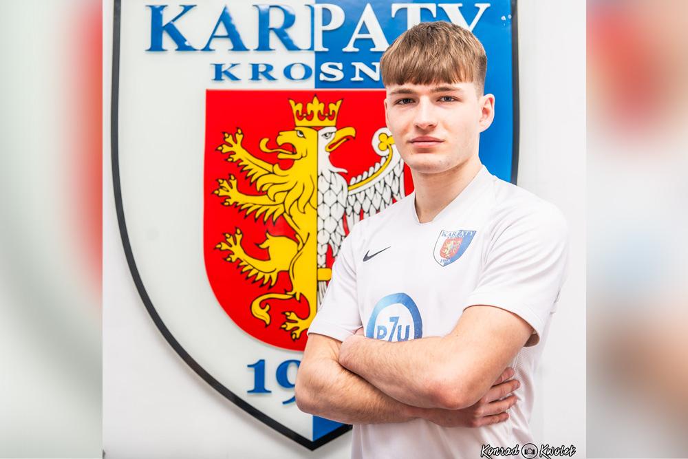 Na zdjęciu Bartłomiej Cichoń, nowy zawodnik Karpat Krosno (fot. Konrad Kwolek)
