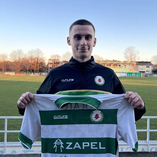 Młody obrońca dołączył do zespołu Tomasza Głąba. Fot. Izolator Boguchwała