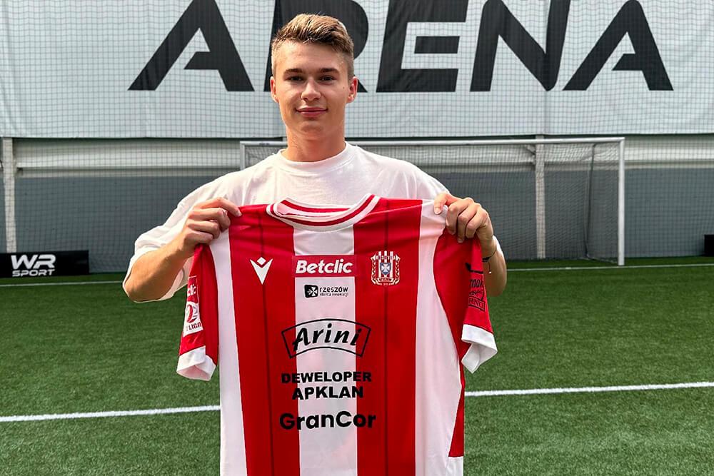 Bartosz Zimnicki podpisał z Resovią roczny kontrakt z opcją przedłużenia o kolejny rok (fot. cwks-resovia.pl)