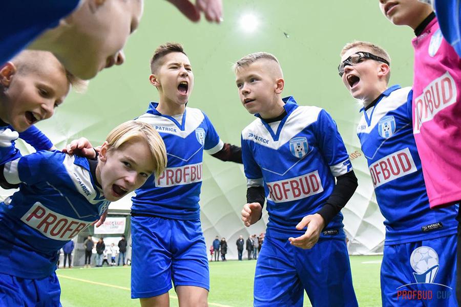 Piłkarze Beniaminka Krosno liczą na lepsze wyniki w niedzielę (fot. facebook.com / Profbud Cup)