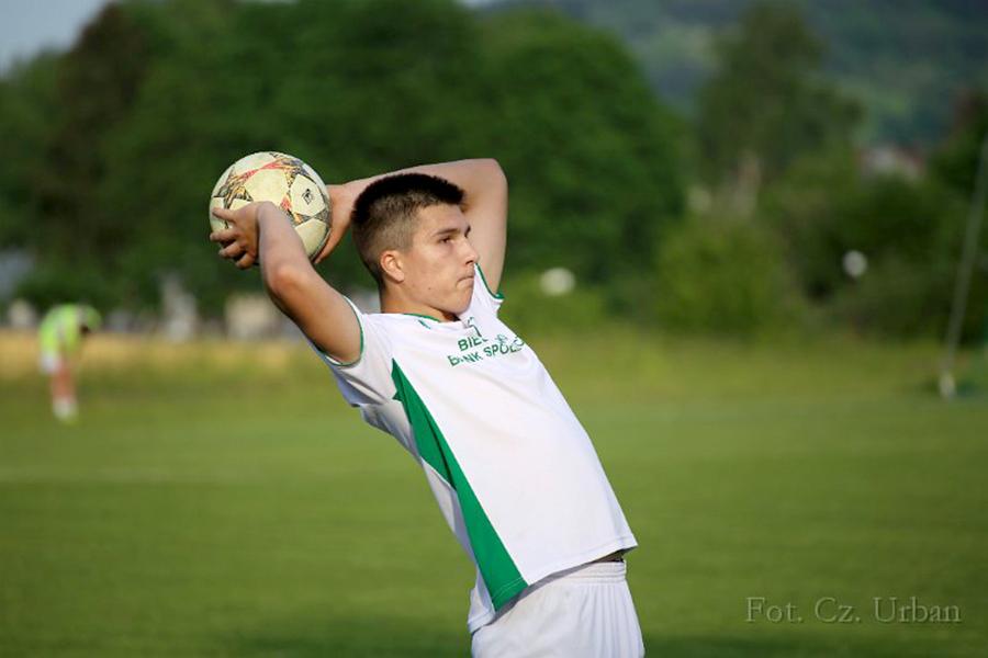Bieszczady Ustrzyki Dolne mają nowego trenera. Na zdjęciu jeden z piłkarzy (fot. Cz. Urban / ksbieszczady.pl)