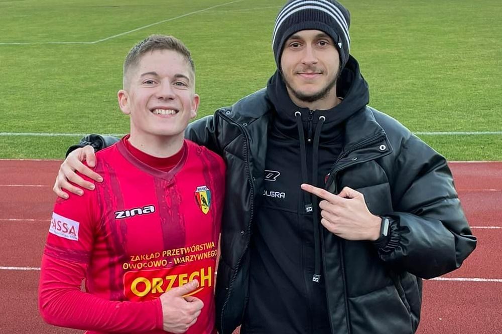Krystian Bik - na zdjęciu z lewej (fot. facebook.com/SokolKD)