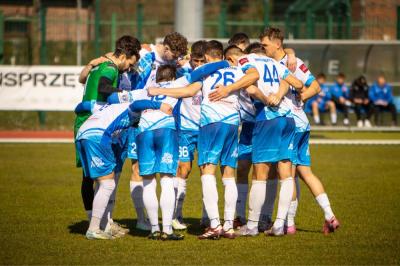 Transmisja meczu Błękitni Ropczyce - JKS Jarosław, 28.03.2026 (fot. facebook.com/mksblekitniropczyce)