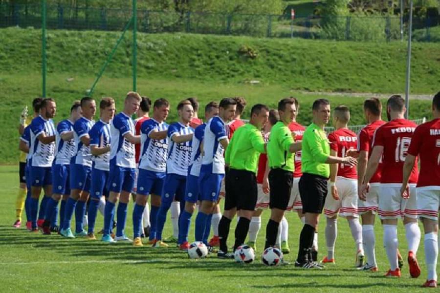 Błękitni Ropczyce byli bezradni w starciu z KS Wiązownica. Przegrali aż 0-3. (fot. archiwum)